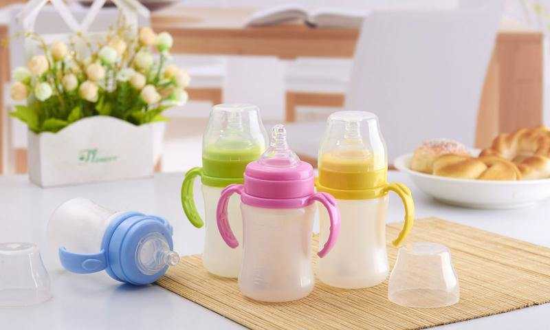 婴儿应该用什么奶瓶？玻璃奶瓶好还是塑料奶瓶好