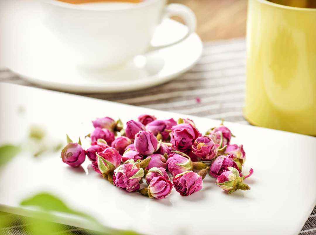 玫瑰花能和红茶一起泡茶喝吗_玫瑰花和红茶的功效