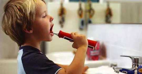 儿童用电动牙刷好不好_儿童用电动牙刷对牙齿好不好