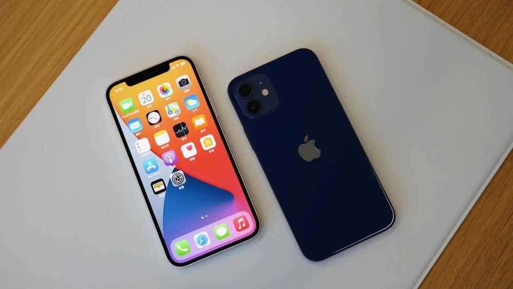 iphone12和iphone8p尺寸对比_iphone12和iphone8p尺寸大小对比