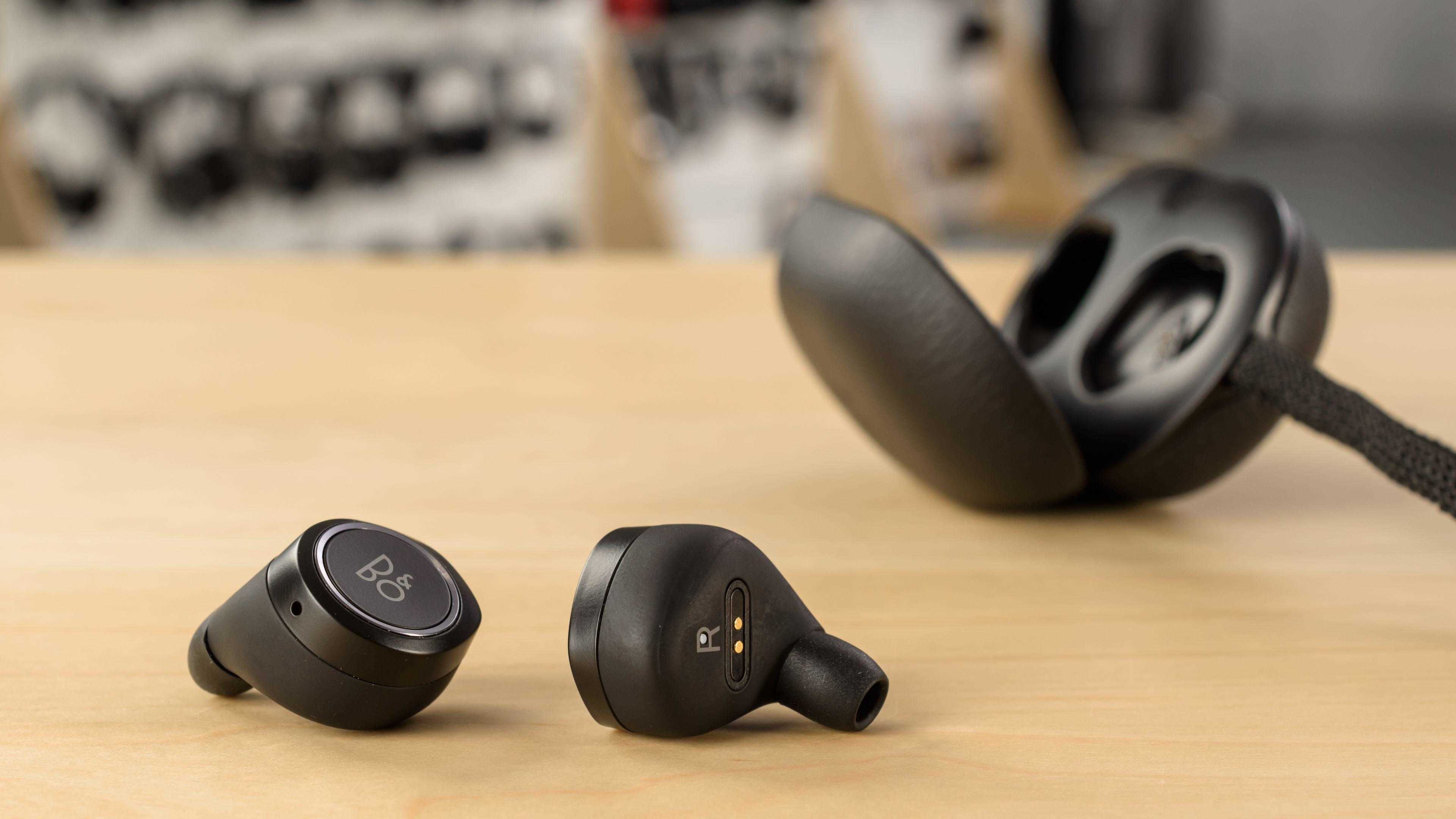 2019新款TWS无线蓝牙耳机5.0 磁吸带充电仓蓝牙耳机IPX8防水-阿里巴巴